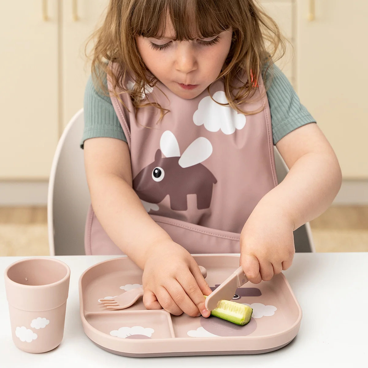 Utført av Deer Foodie plate med rom Happy clouds Powder