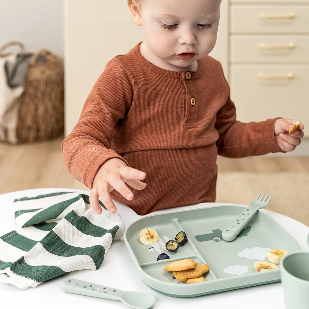 Utført av Deer Foodie plate med kupé Croco Green